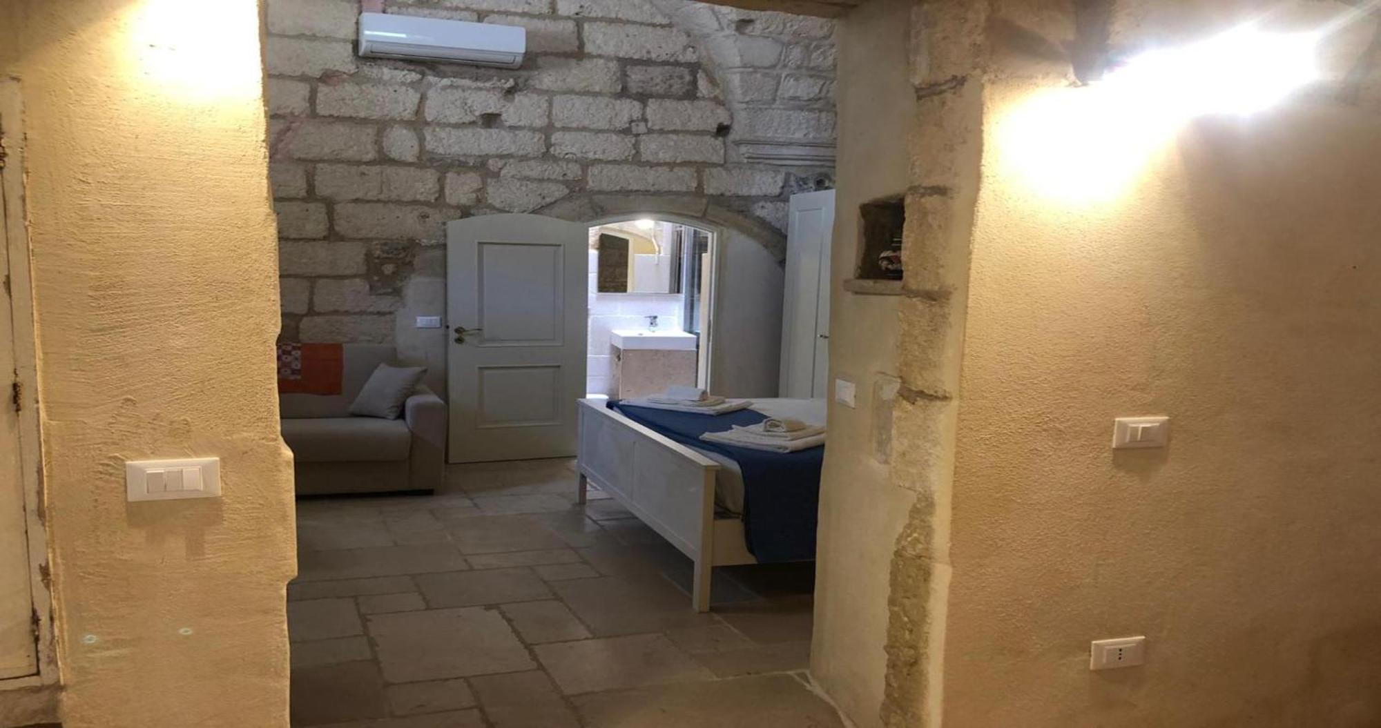 Villa Odegos Monolocali Vico Sant'Antonio Carpignano Salentino Exterior foto