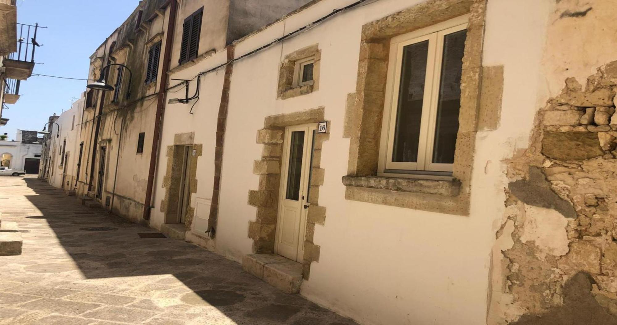 Villa Odegos Monolocali Vico Sant'Antonio Carpignano Salentino Exterior foto